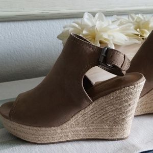 NWOT Taupe Suede Wedge booties sz 7.5